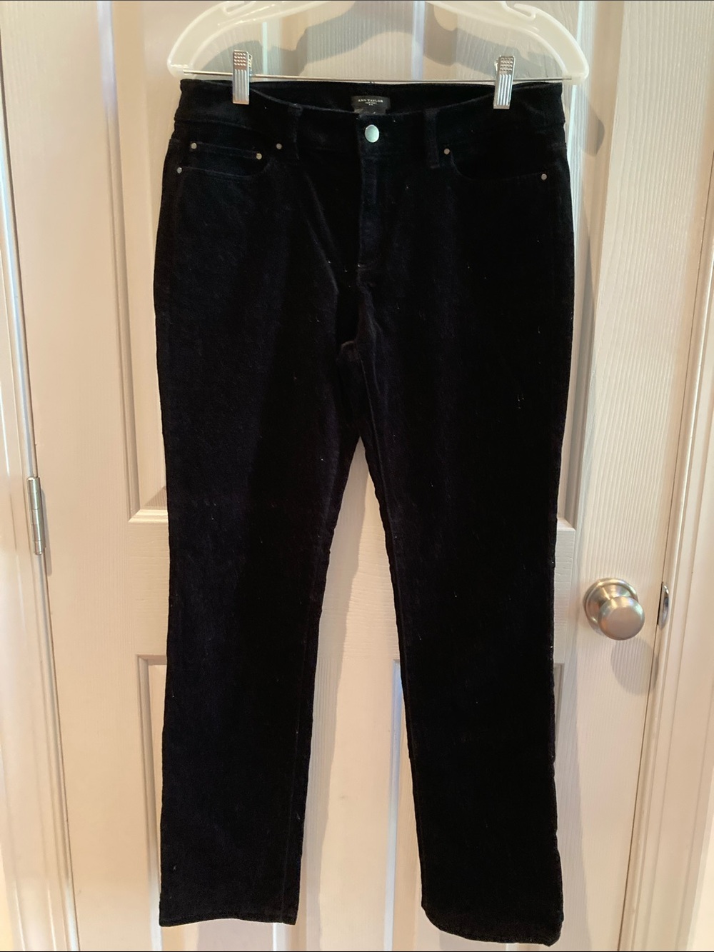 Ann Taylor Signature Straight-Leg Jeans in Black